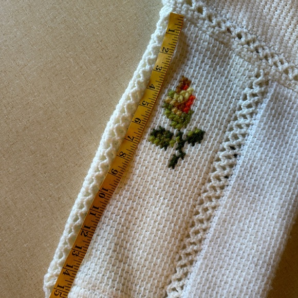 Retro Roses Granny Sweater - Picture 6 of 7